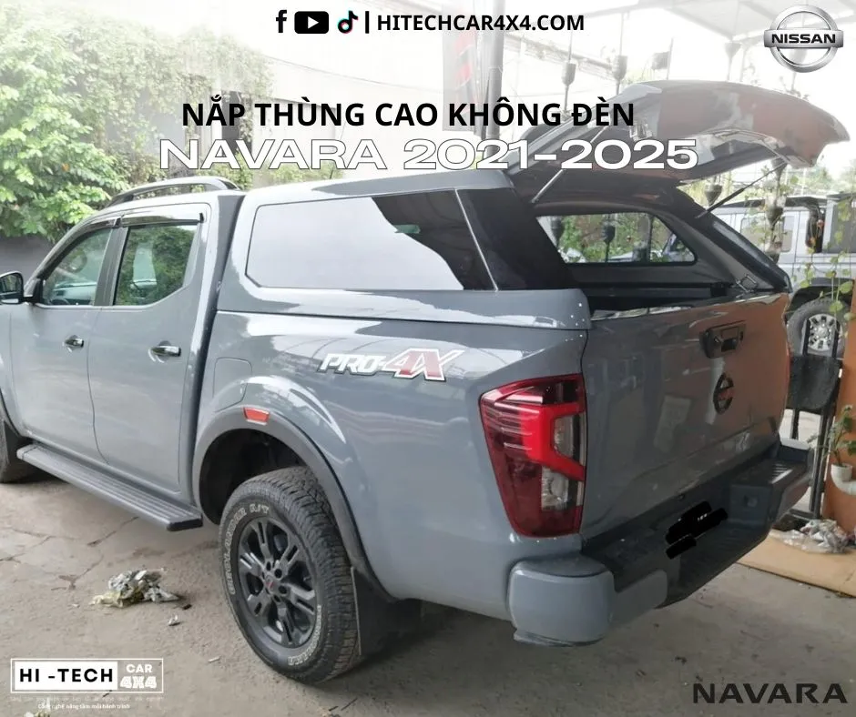 Góc nhìn từ phía sau xe Nissan Navara được lắp nắp thùng, nổi bật khả năng chống nước
