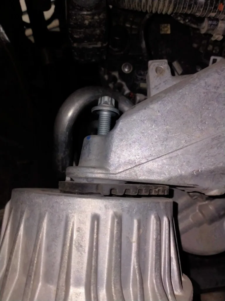 So sánh chi tiết bộ phận cao su chân máy mới và cũ