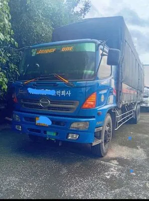 Xe tải Hino FL đời 2009 còn hoạt động tốt