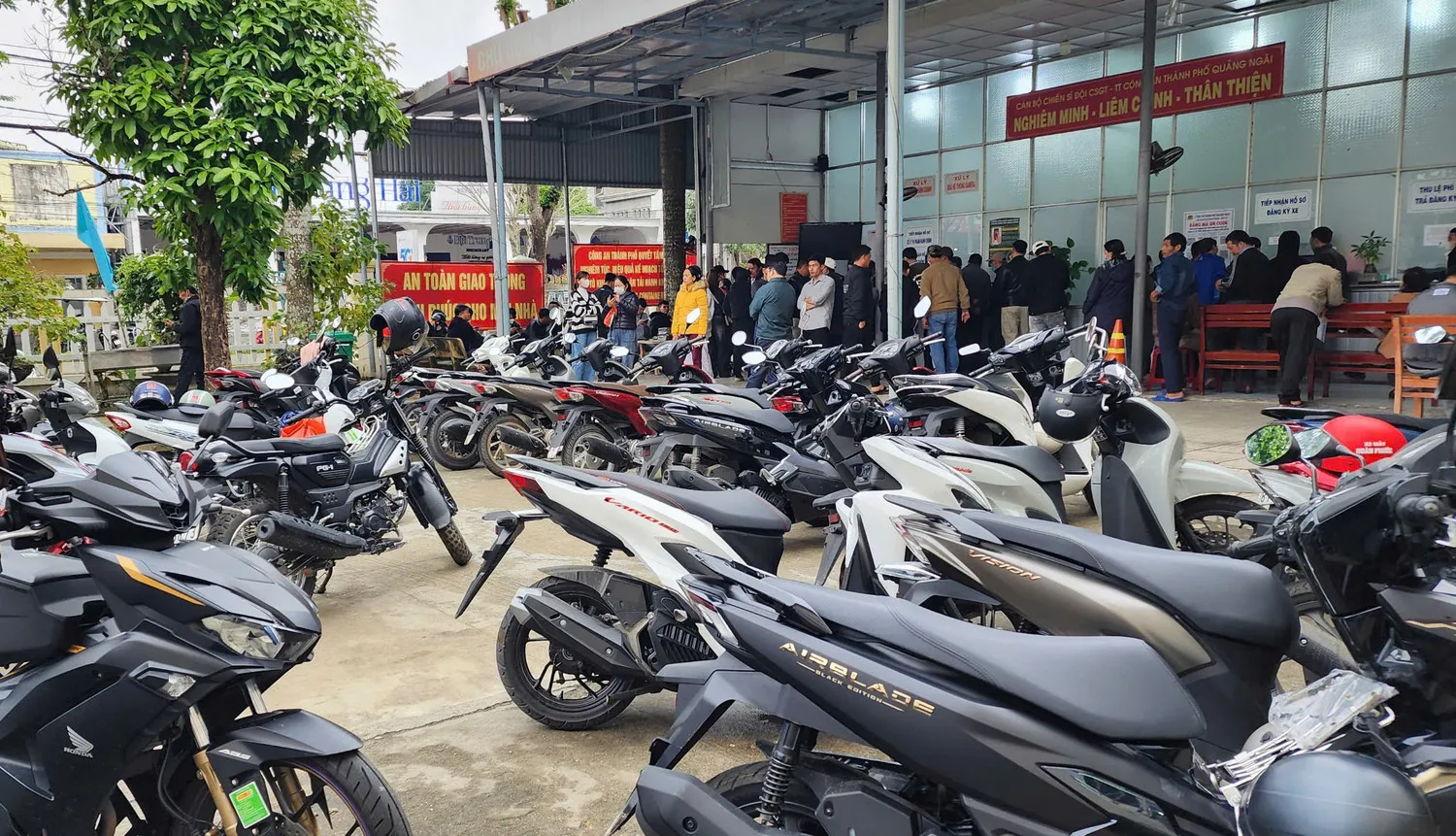 Sau sáp nhập Quảng Ngãi và Kon Tum, người dân tỉnh Quảng Ngãi mới đã đăng ký biển số xe có đầu số 76 và 82 sẽ tiếp tục sử dụng bình thường