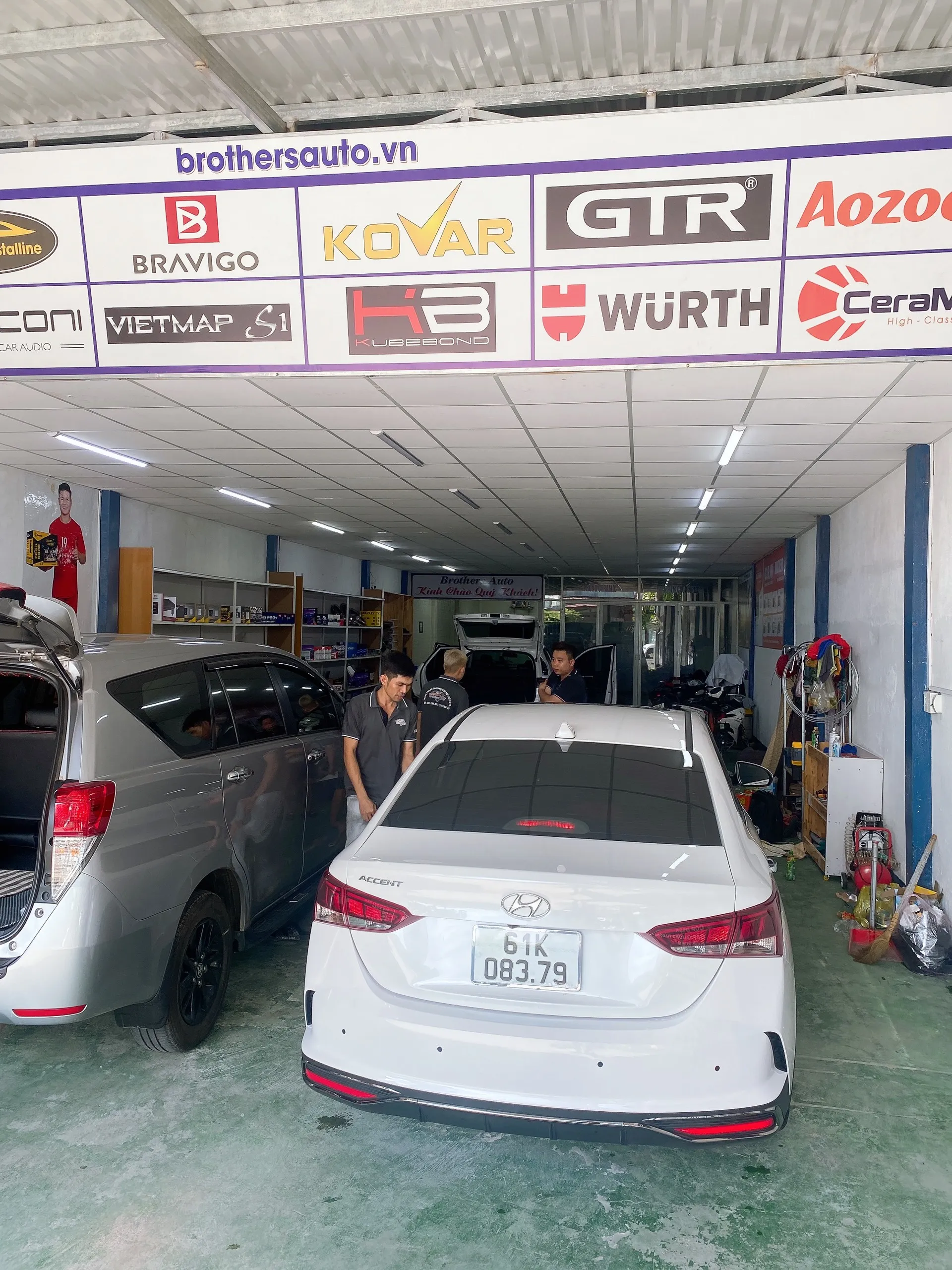 Film cách nhiệt được cấu tạo từ nhiều lớp vật liệu khác nhau