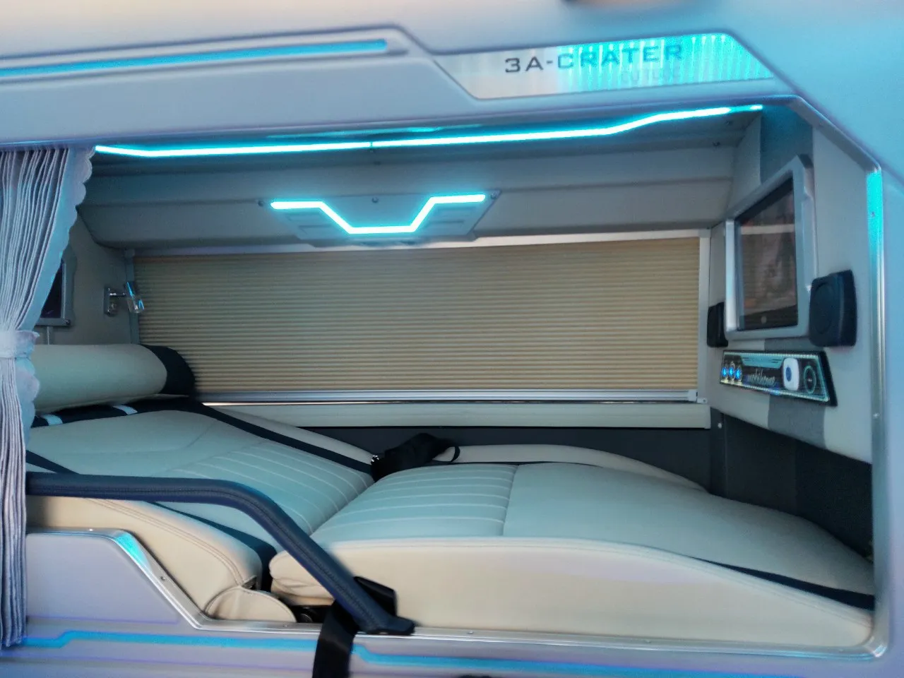 Xe limousine giường nằm cao cấp