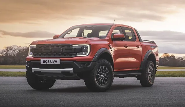Ford Ranger Raptor màu đỏ đầy cuốn hút
