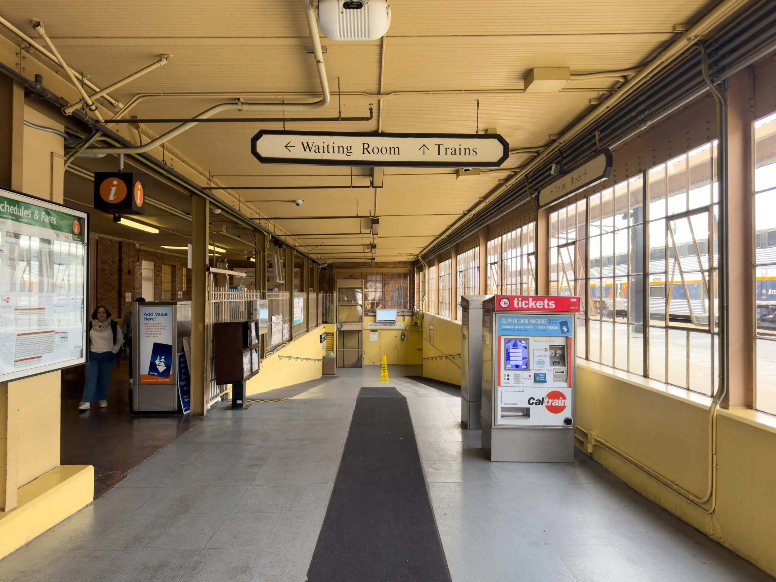 Một Ô Tô Có Khối Lượng 1 Tấn: Phân Tích Chuyển Động Và Lực Tác Động