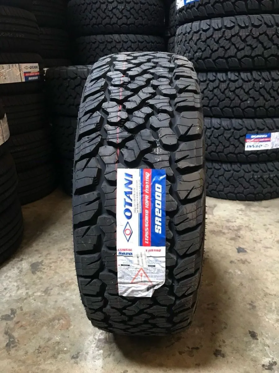 Cận cảnh cấu trúc bố lốp và thiết kế bề mặt của lốp offroad MAXXIS chuyên dụng