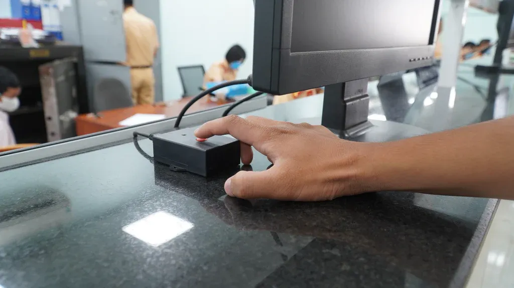 Kinh nghiệm thực tế về thời gian giữ nút khi bấm biển số ô tô đẹp