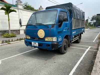 Kia 1 tấn đời 2002 thích hợp cho tài xế mới khởi nghiệp kinh doanh nhỏ
