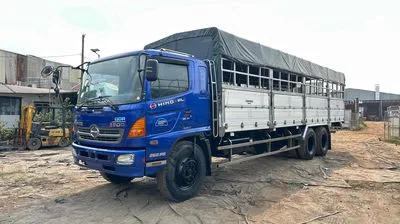 Hino 3 chân FL cũ sản xuất năm 2015 thùng dài 9.2m