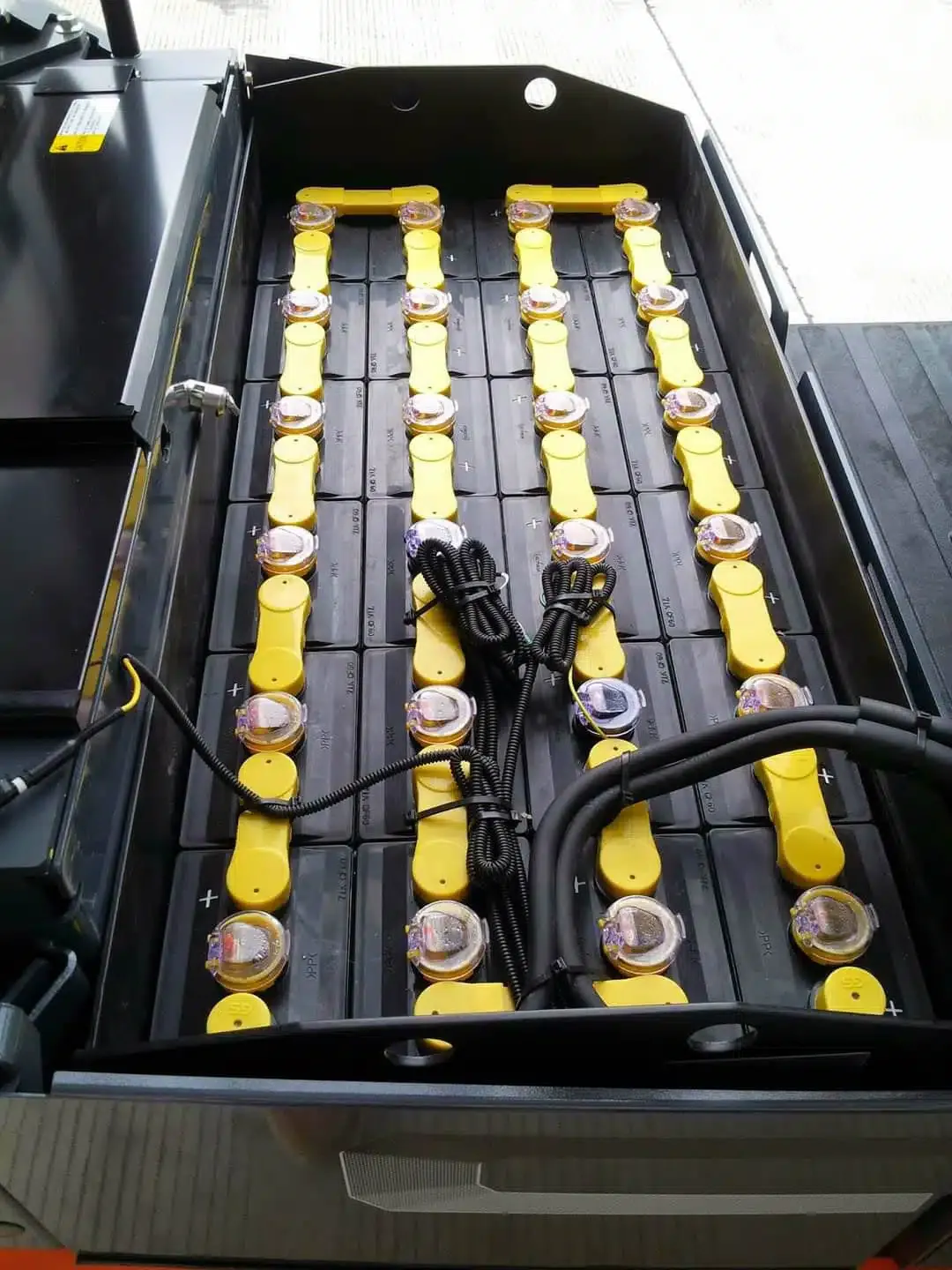 Kiểm tra và lựa chọn ắc quy xe nâng phù hợp