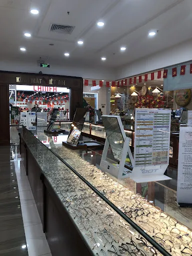 Mô tả hình ảnh búa thoát hiểm ô tô và cách sử dụng vào góc kính