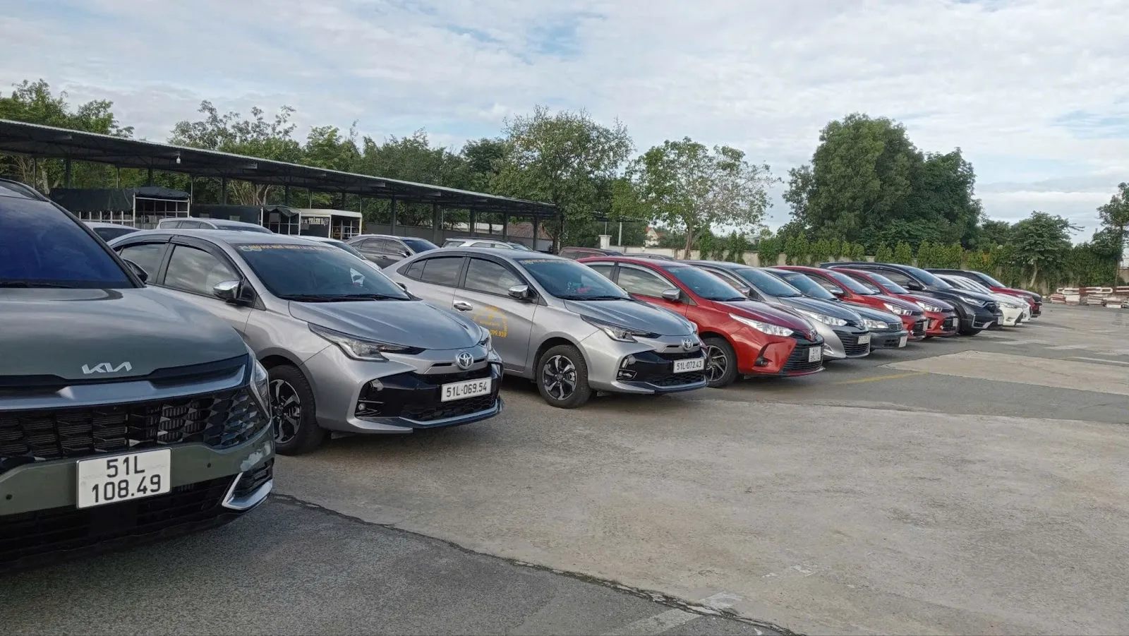 nút rear trên ô tô mang lại tiện ích cho hành khách