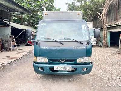 Xe tải Kia K165 đời 2016 màu trắng thùng mui bạt sạch sẽ sẵn sàng bàn giao cho chủ mới