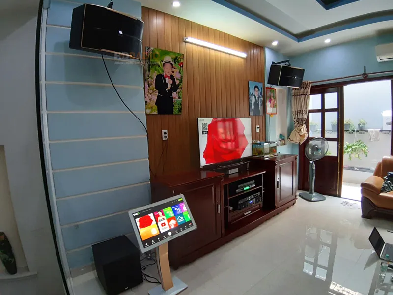 Hệ thống karaoke cao cấp được lắp đặt tại phòng khách 40m2