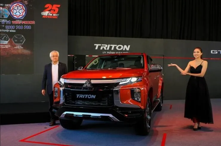 Phân tích cấu tạo và hiệu suất của động cơ xăng trên xe bán tải