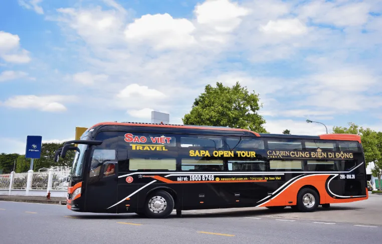 Xe khách Hà Nội Yên Bái Sao Việt phục vụ tuyến cao tốc Nội Bài - Lào Cai