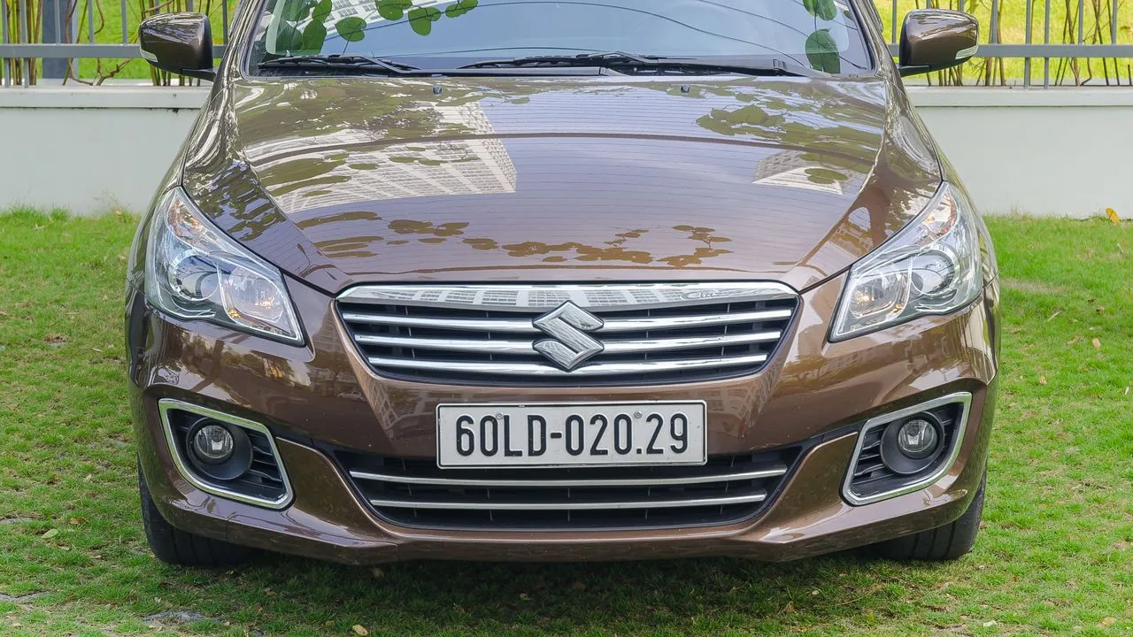 Góc nhìn trực diện đầu xe đầy thực dụng của Suzuki Ciaz 2019.