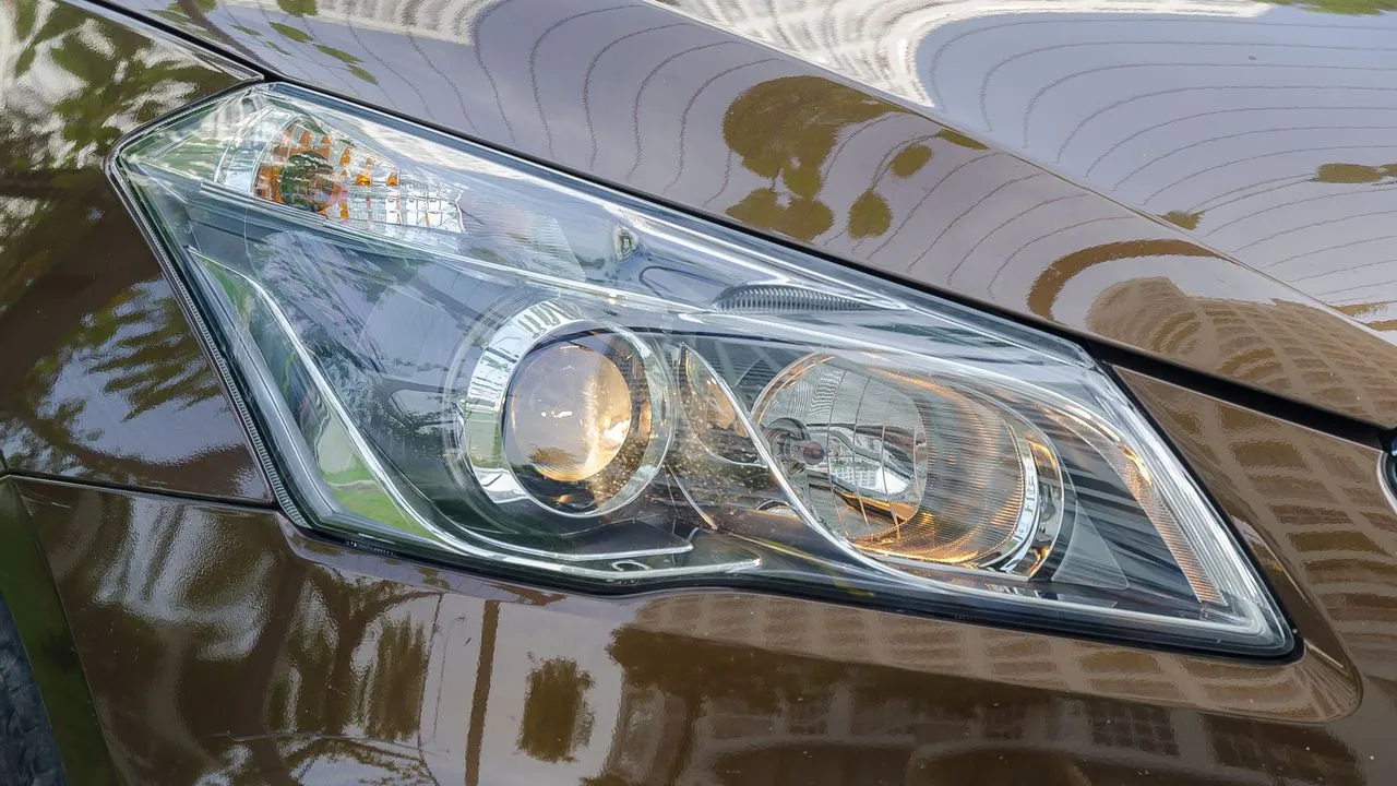 Thiết kế đèn pha Halogen thấu kính trên phiên bản 2019.