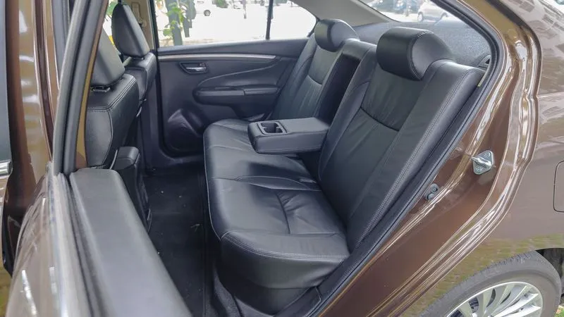 Độ rộng rãi hàng ghế sau là điểm cộng lớn nhất của dòng xe này.