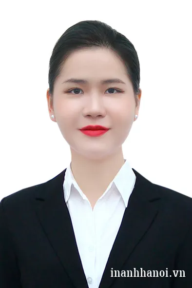 Quy tắc tư thế nhìn thẳng, biểu cảm nghiêm túc khi chụp ảnh lái xe ô tô