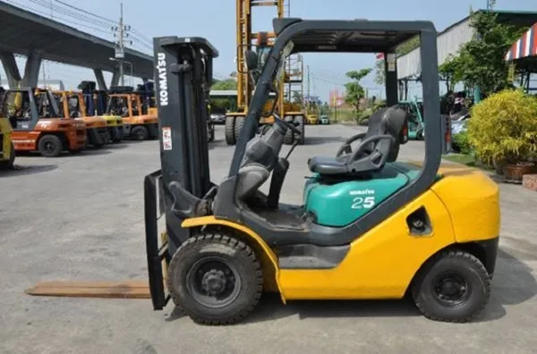 Xe nâng Komatsu cũ 2.5 tấn
