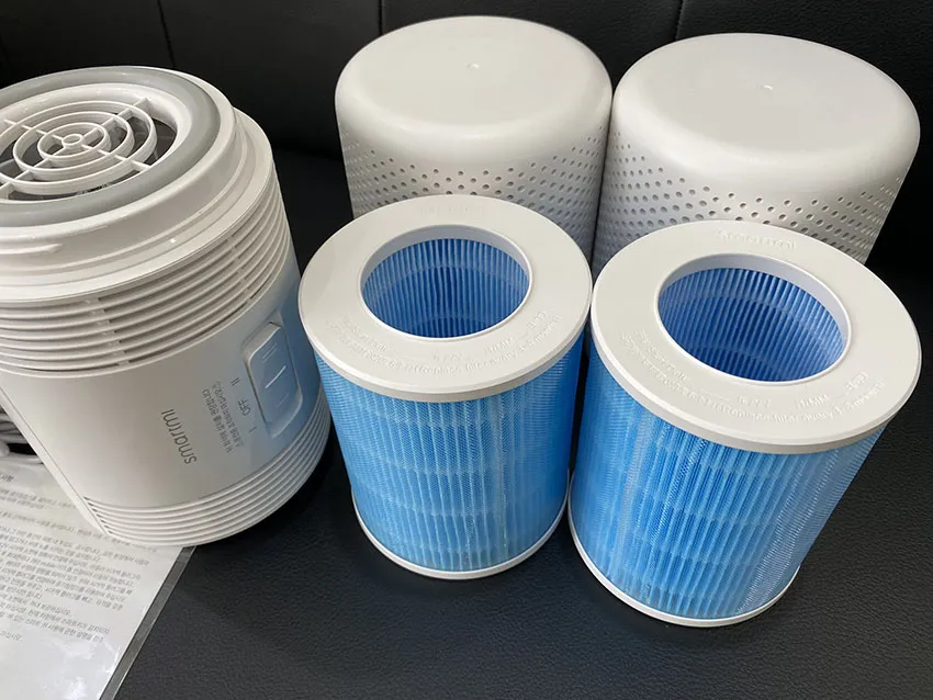 Hình ảnh chi tiết khoang nội thất của một chiếc xe bán tải cao cấp, tập trung vào tiện nghi và công nghệ giải trí