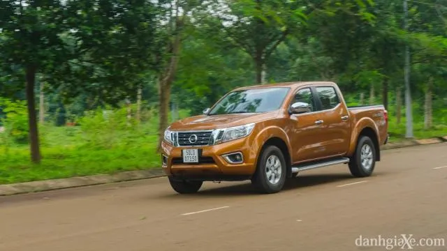 Nissan NP300 Navara thể hiện vẻ ngoài mạnh mẽ