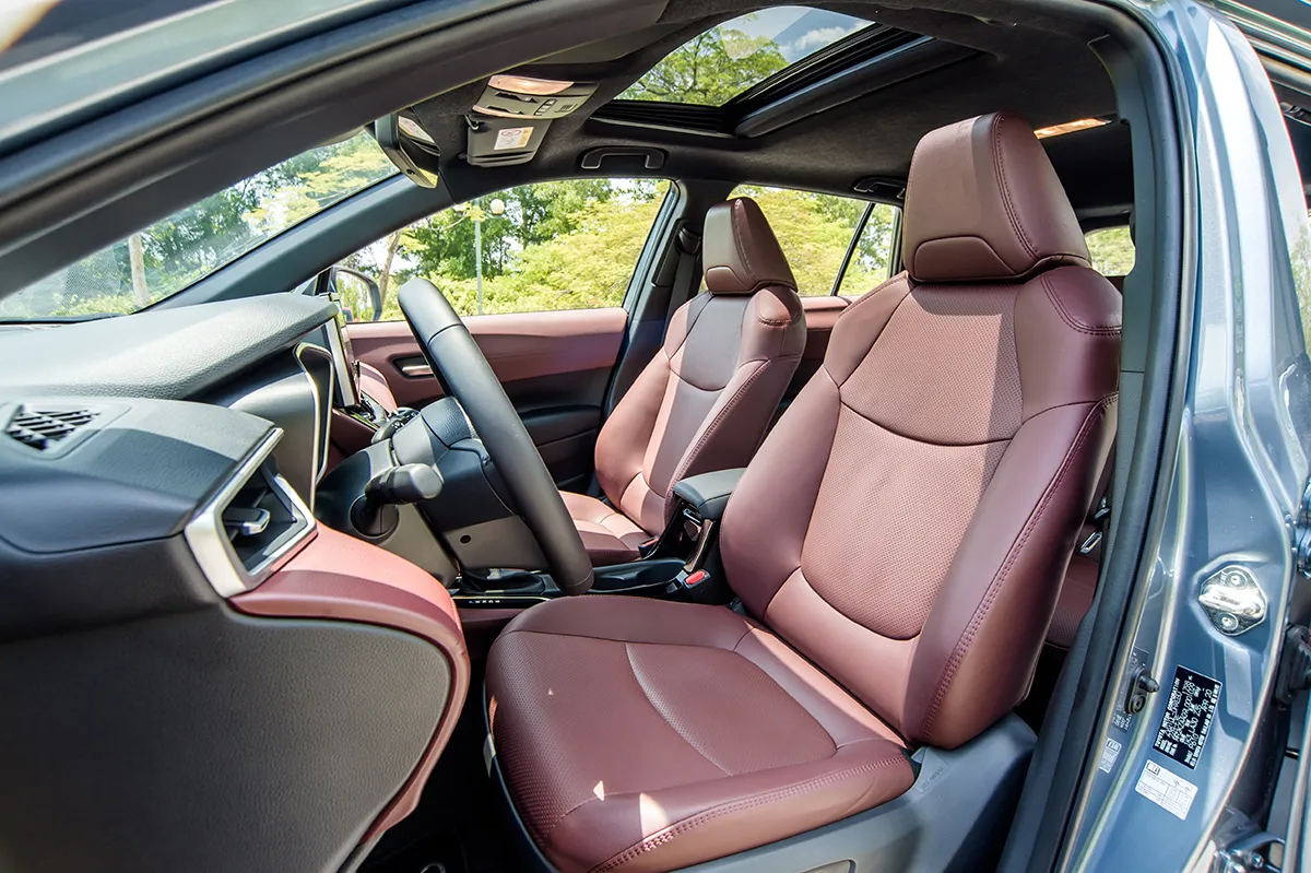 Hệ thống ghế ngồi khoang lái