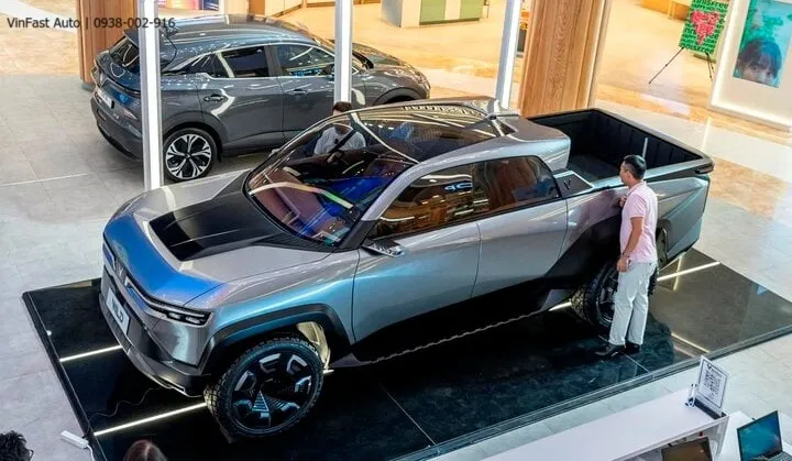 Chiếc bán tải VinFast Wild trưng bày tại sự kiện, cho thấy thiết kế tổng thể
