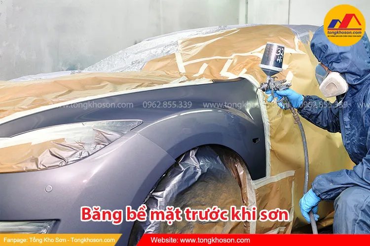 Băng bề mặt sơn dặm xe ô tô là bước không thể thiếu khi sử dụng bình sơn xịt