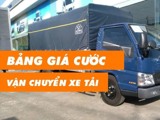 Xe tải 1.25 tấn đang vận chuyển hàng hóa trên đường