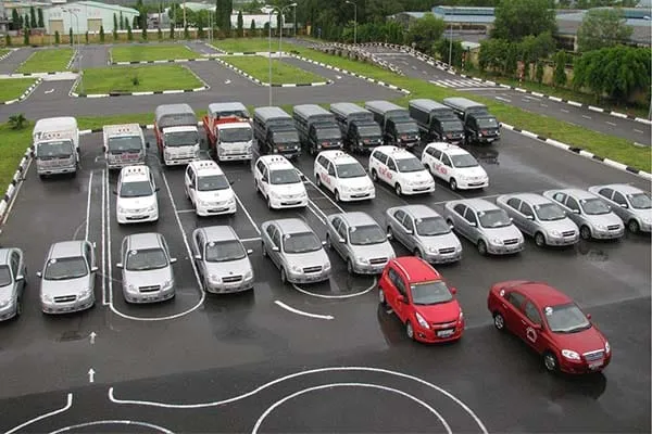 Hình ảnh học viên thi tốt nghiệp lái xe ô tô tại trung tâm