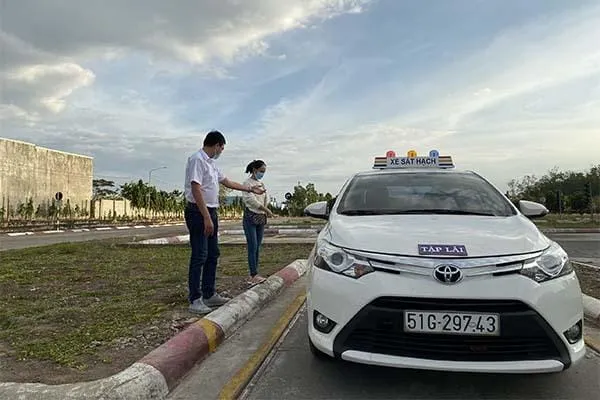 Bảng giá học bằng lái xe ô tô hạng B1 và B2 có mức giá phổ biến trên thị trường