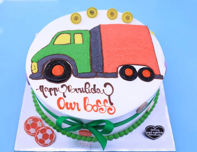 Bánh sinh nhật hình ô tô tải mô hình