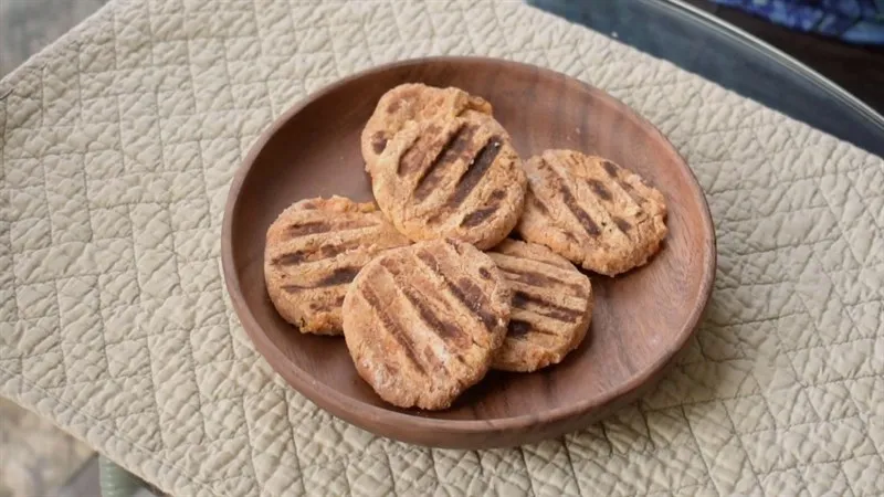 Bánh khoai lang yến mạch, sự kết hợp giữa khoai và yến mạch tạo nên món ăn vặt từ khoai lang dinh dưỡng