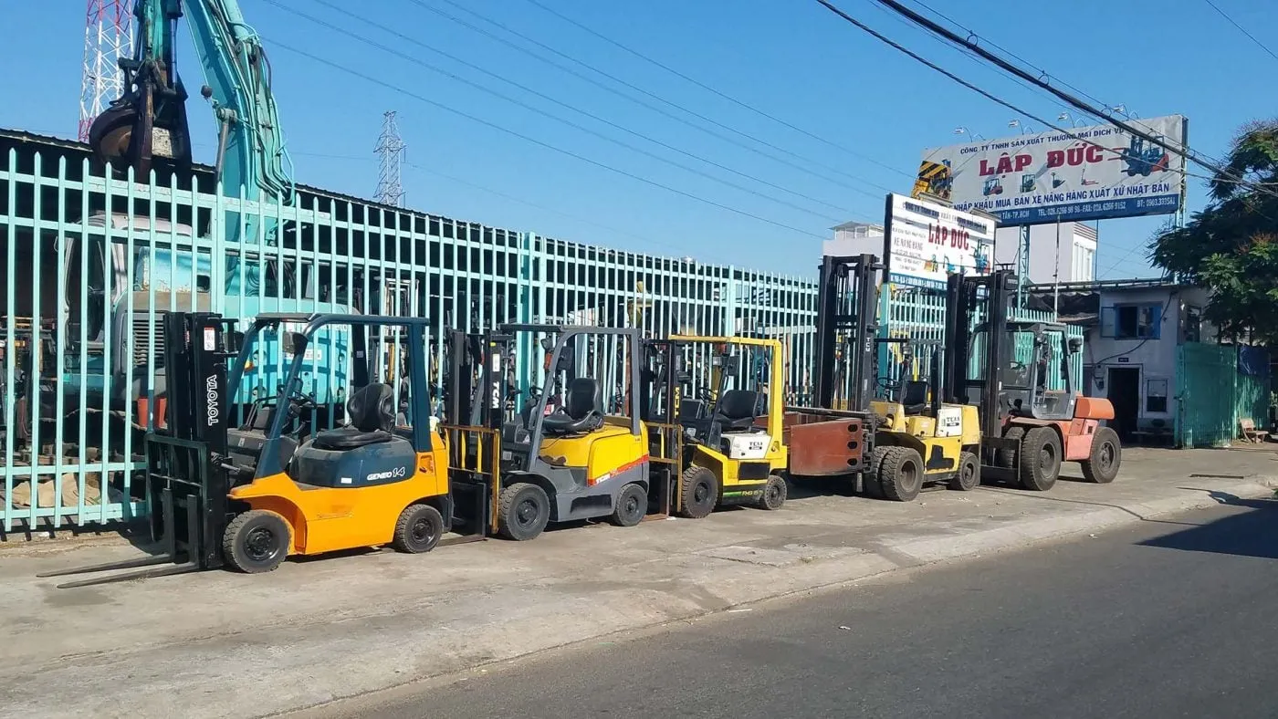 Xe nÃ¢ng Láº­p Äá»©c