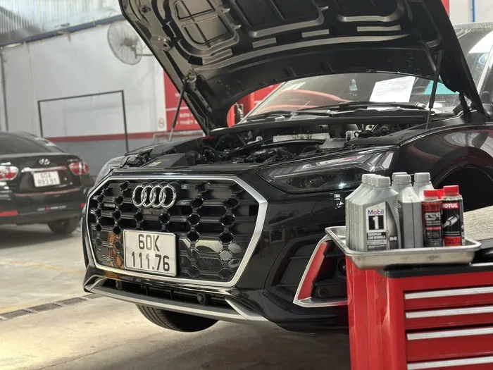 Hình ảnh bảo dưỡng xe Audi Q5, thuộc dòng xe hạng sang, cao cấp