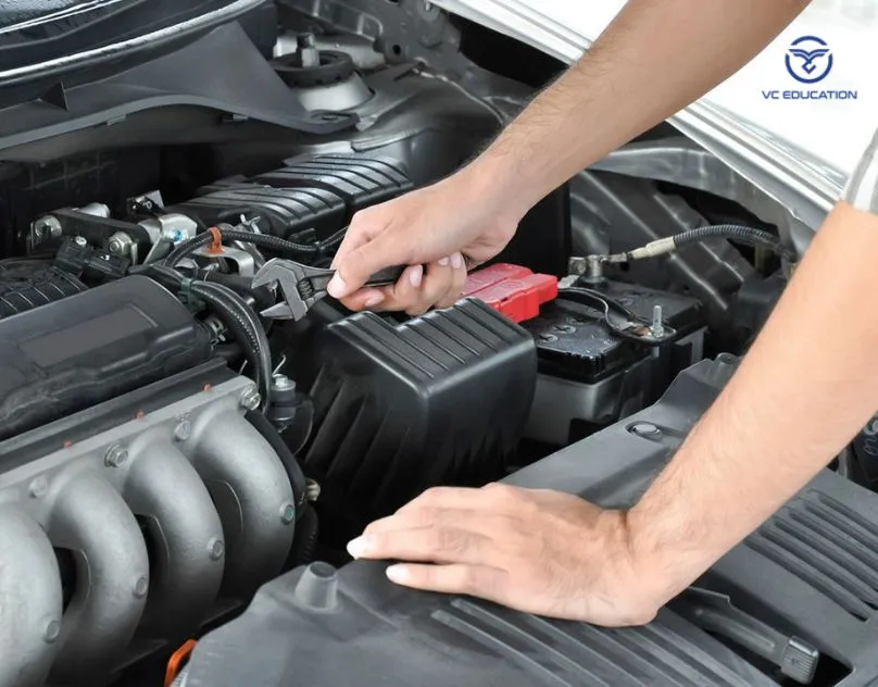 Kiểm tra các chi tiết lão hóa là bước quan trọng trong cách bảo dưỡng xe ô tô cũ