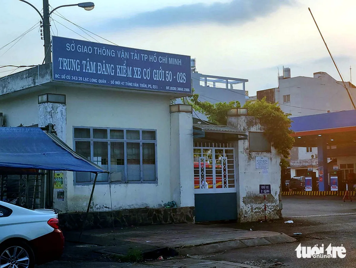 CÃ´ng an khÃ¡m xÃ©t Trung tÃ¢m Ä‘Äƒng kiá»ƒm 50-02S, quáº­n 11, TP.HCM - áº¢nh 2.