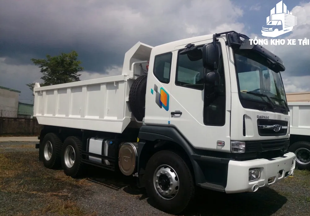 Hình Ảnh Toàn Cảnh Xe Ben Daewoo Novus 3 Chân 15 Tấn Hoàn Chỉnh