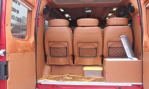 Trần xe tích hợp hệ thống đèn LED trang trí sang trọng