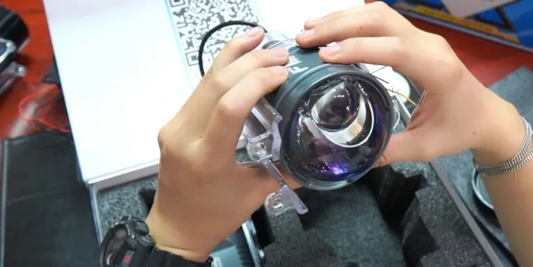 Đèn bi gầm ô tô