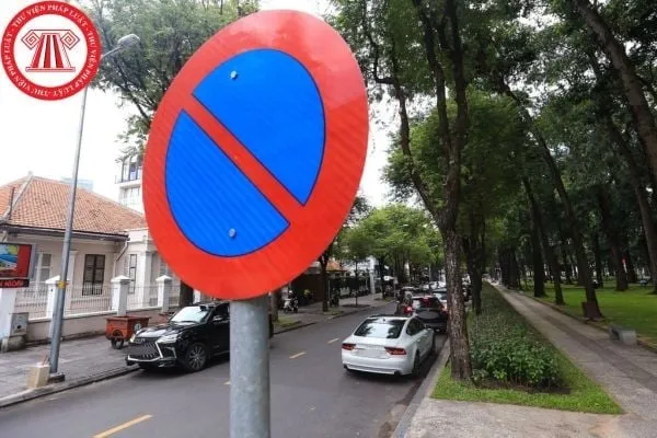 Biển báo cấm đậu xe là gì? Xe ô tô đậu xe tại nơi có biển báo cấm đậu xe bị phạt bao nhiêu theo Nghị định 168?