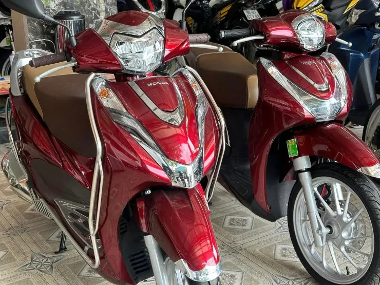 Người mua xe cần hoàn tất nhiều thủ tục để nhận biển số định danh