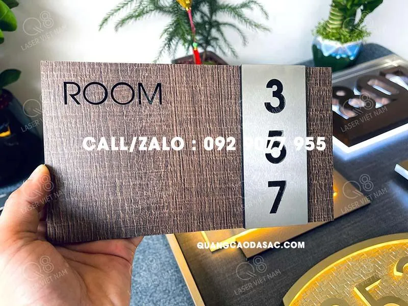 Làm bảng số nhà bằng gỗ lấy ngay tại Hà Nội