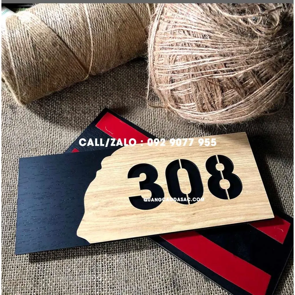 Mẫu biển số nhà bằng gỗ đẹp cho nhà phố