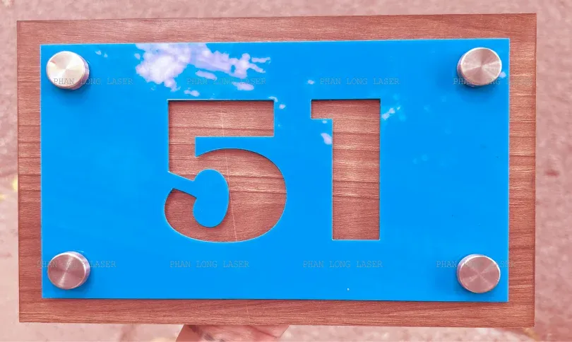 Mẫu biển số nhà bằng gỗ thiết kế đơn giản