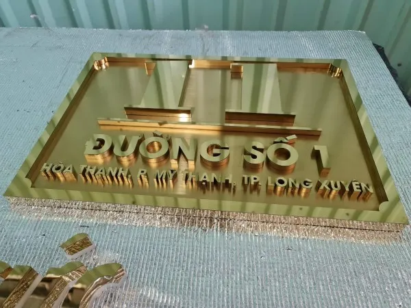 Biển số nhà inox vàng chữ nổi