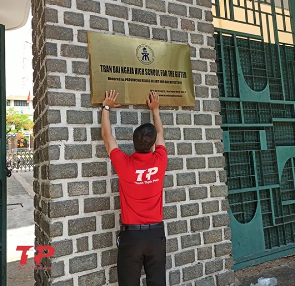 Biển số trường học bằng inox