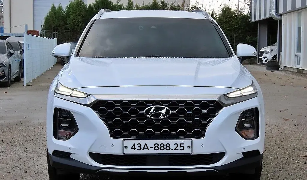 Biển số 888 may mắn kết hợp với đuôi 25 mang lại nhân duyên tốt