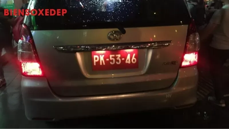 Biển số xe màu đỏ